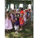 8 июня Ельнинская библиотека совместно с ДК провела фольклорный праздник "Свет родных берез".